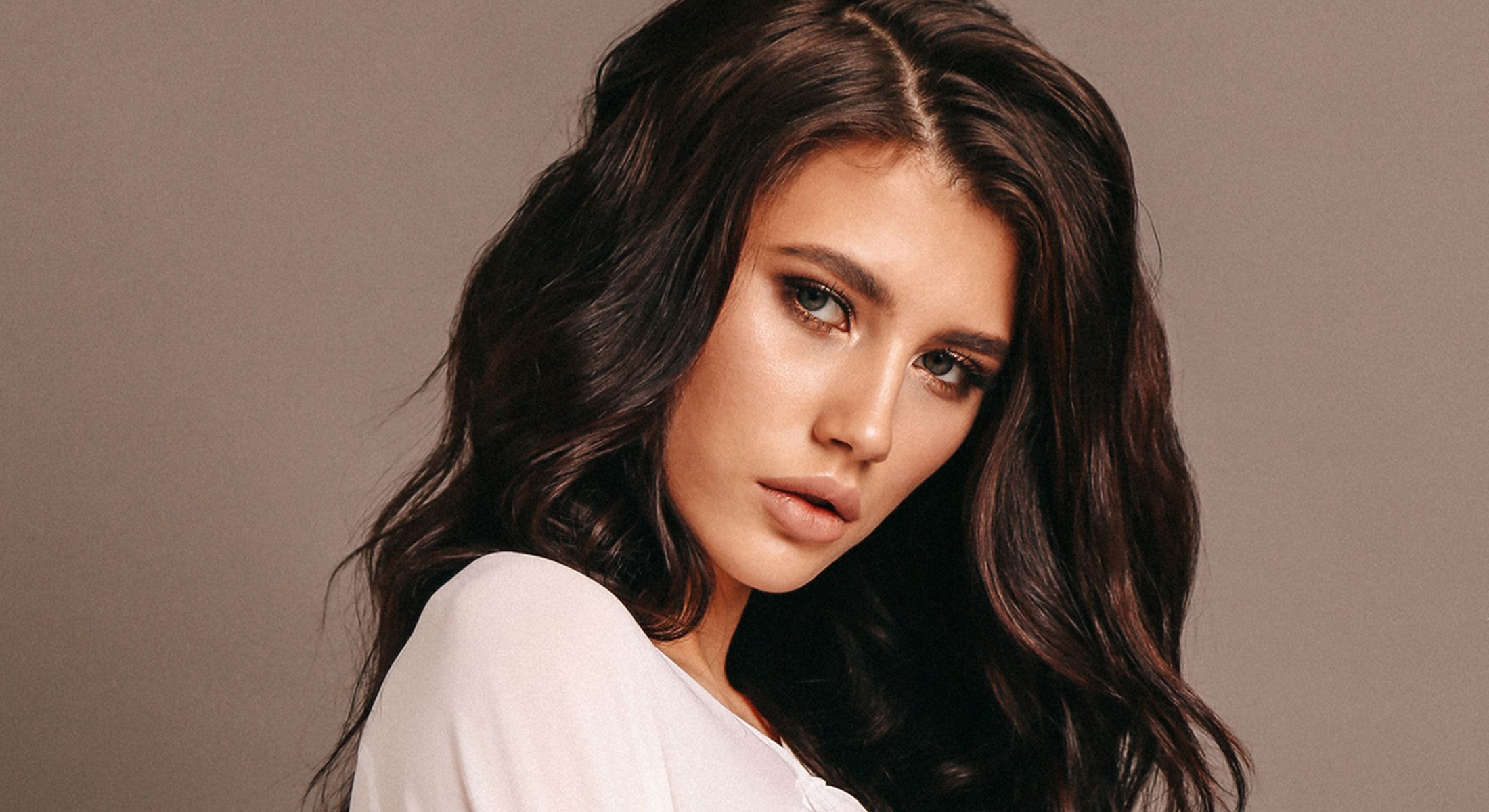 Modern interior with seating and colorful artwork.